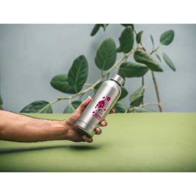 ODIN METTALIC. Garrafa em 90 de aço inoxidável reciclado 550 mL